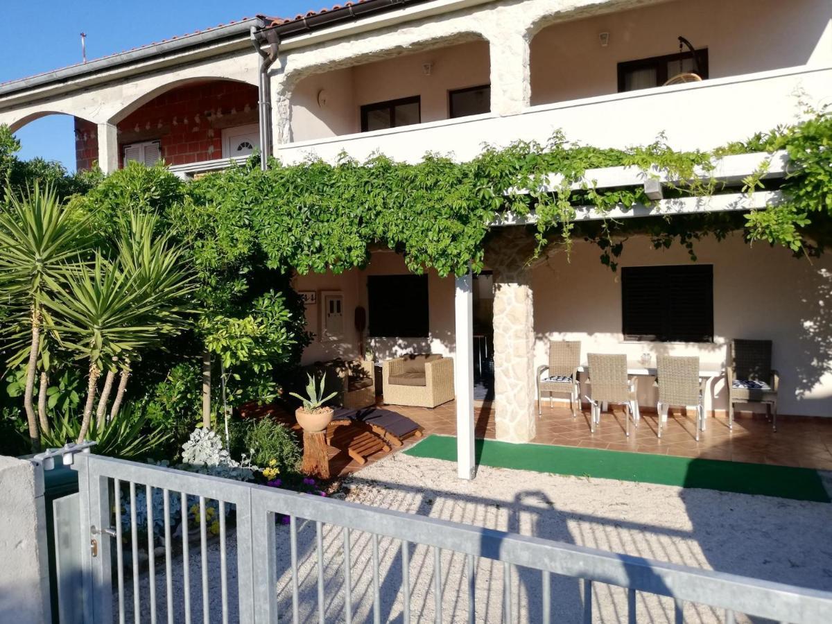 Apartment House Vir-To-All מראה חיצוני תמונה